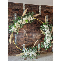 Elegant White Floral Ring Decoration – Bride to Be