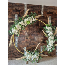 Elegant White Floral Ring Decoration – Bride to Be